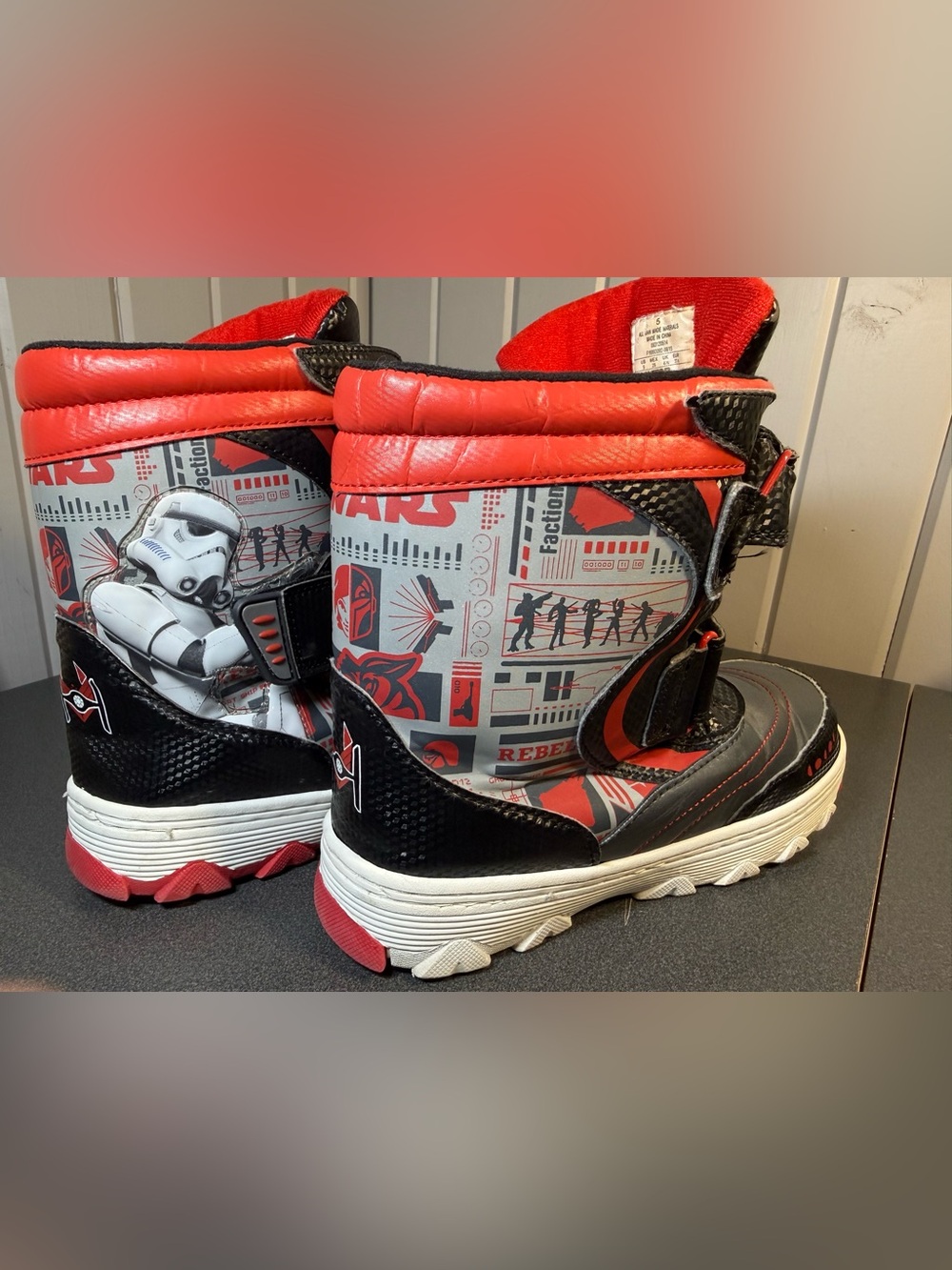 Star Wars Rebels Kids Snow Boots Stormtrooper Winter Boots Size 5 Black Red EUC
